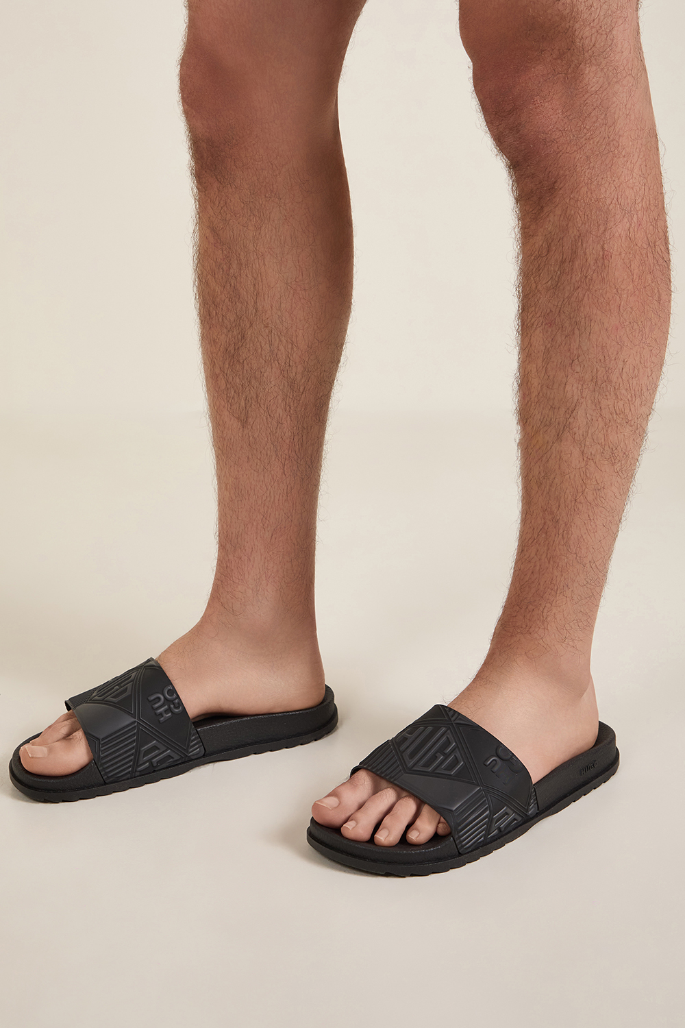 תמונת כל הלוק של כפכפי סליידס